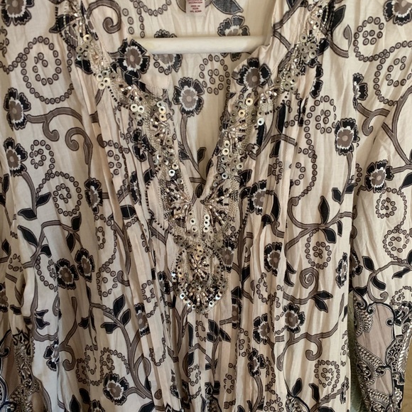 4 beautiful blouses All like new. - Picture 4 of 4